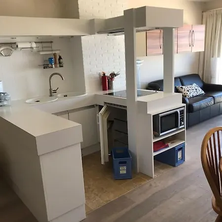 Apartment Met Zeezicht En Zwembad En Parking