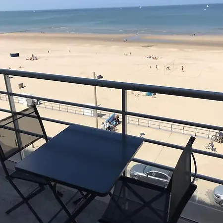 Met Zeezicht En Zwembad En Parking Middelkerke