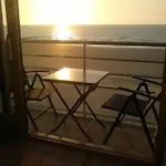 Met Zeezicht En Zwembad En Parking Apartment