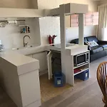 Apartment Met Zeezicht En Zwembad En Parking