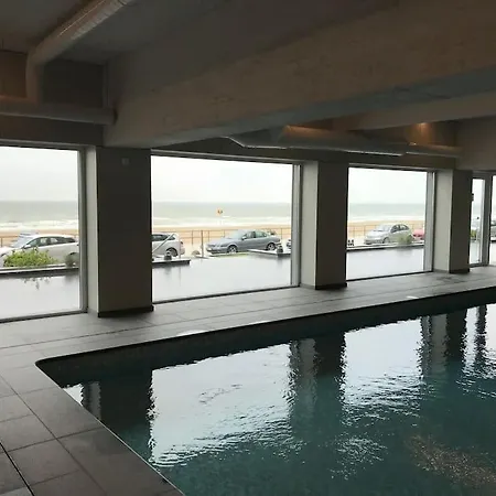 Met Zeezicht En Zwembad En Parking Middelkerke