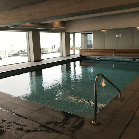 Apartment Met Zeezicht En Zwembad En Parking